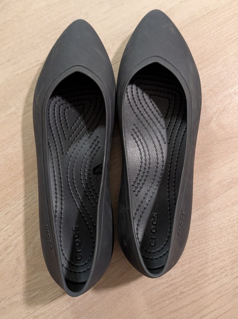 CROCS Women’s Black Pointed-Toe Slip-On Flats